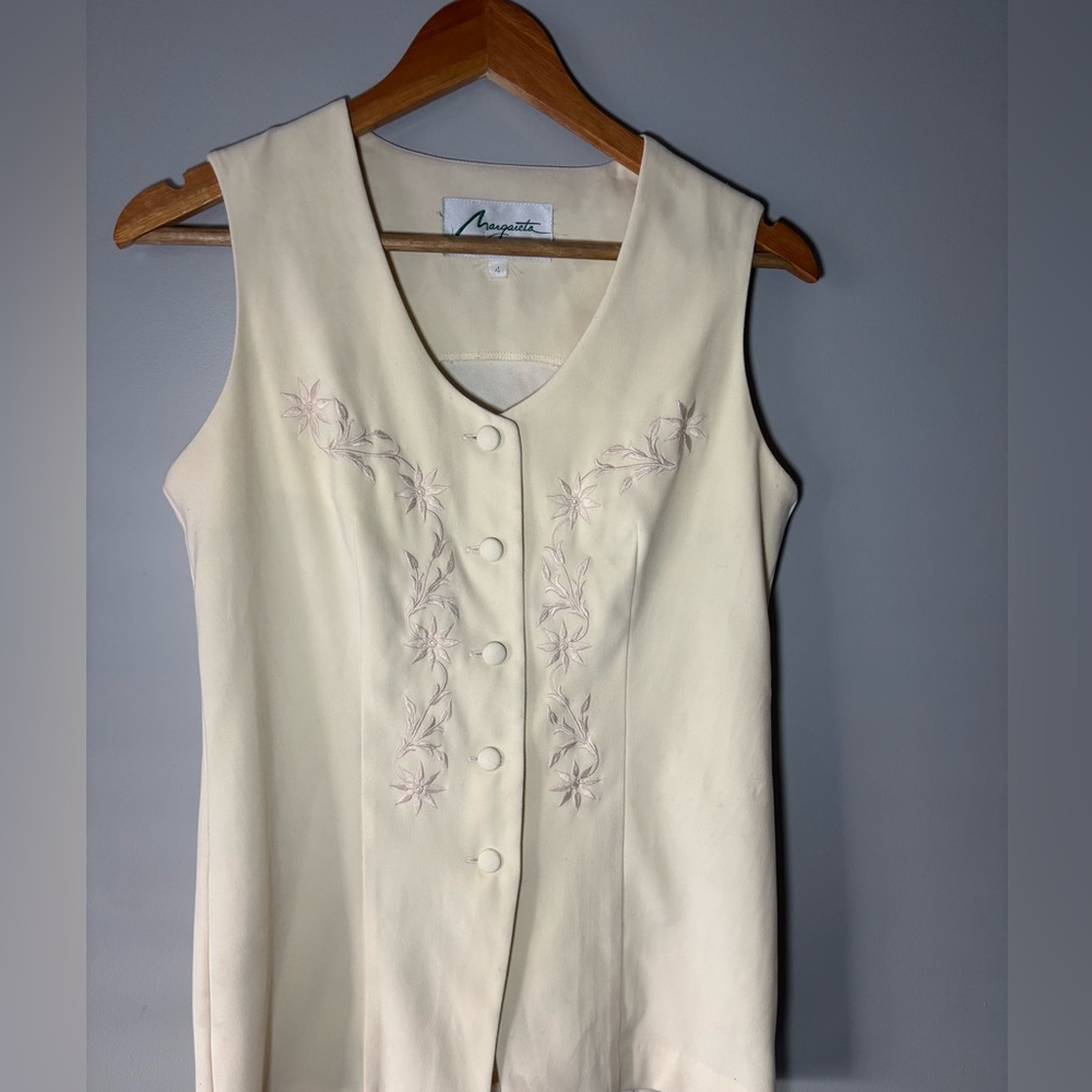 Cream buttery yellow vintage 90s sleeveless button down